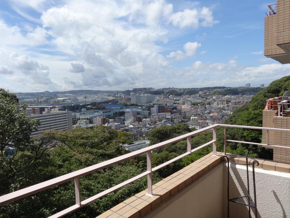 View photos from the dwelling unit. View from the balcony. There is no building to block the view to the front, Good view.