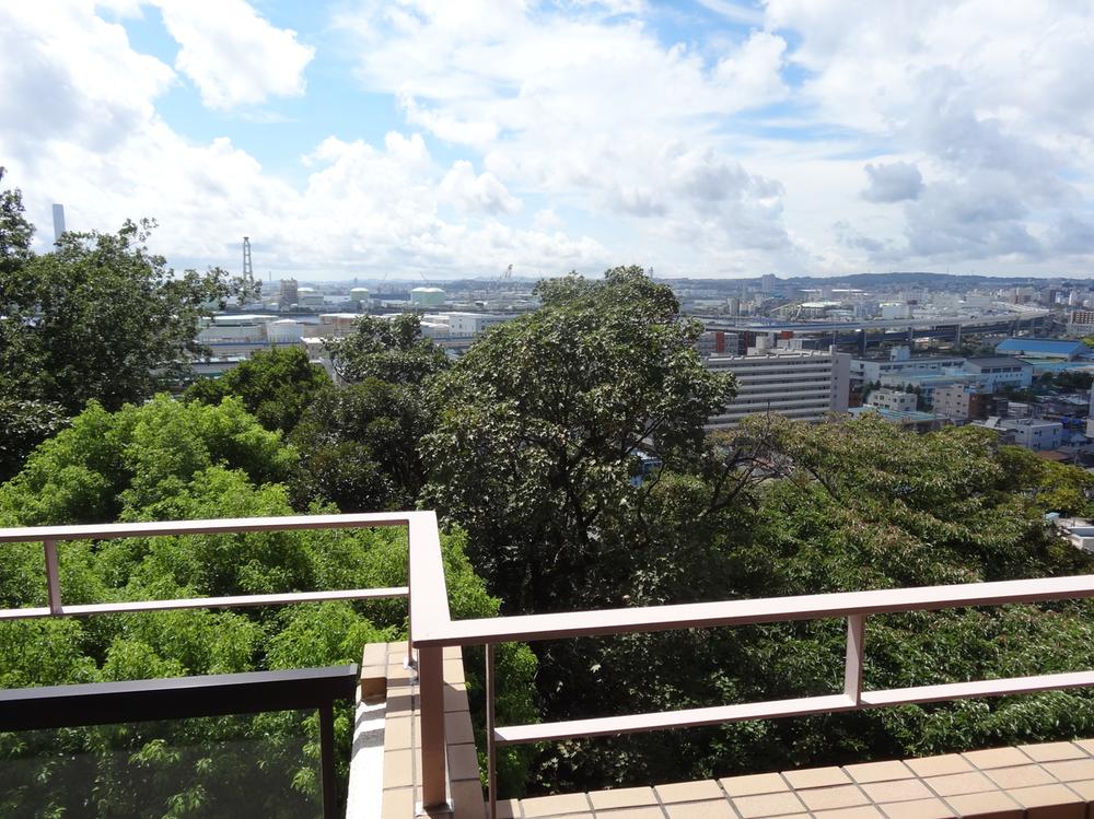 View photos from the dwelling unit. Lush forest in front, Sea in the distance ・ Views of the Miura Peninsula.