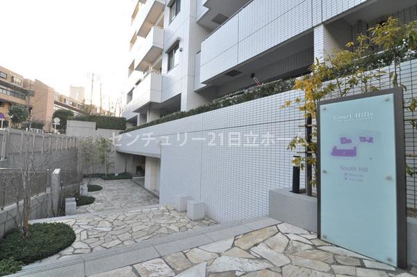 Entrance. Common areas