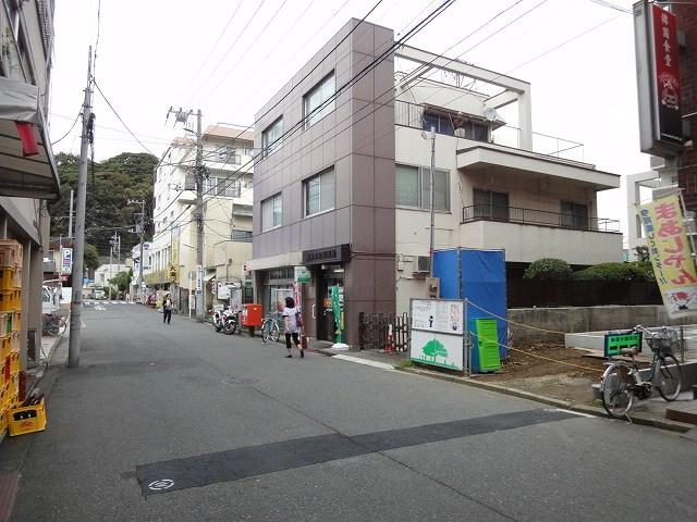 Local photos, including front road. Local (10 May 2013) Shooting