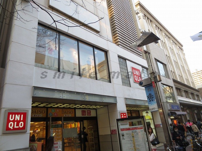 Shopping centre. Uniqlo Yokohama Isezaki Mall store to (shopping center) 319m