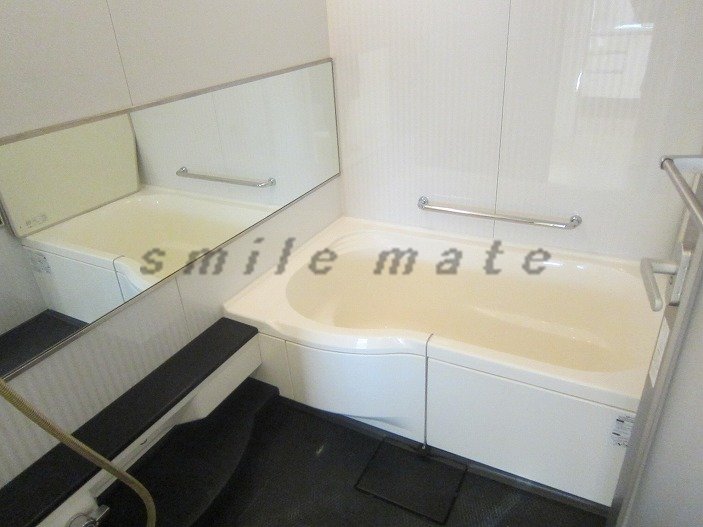 Bath. Property photo number posted on the property brokerage fees our HP if our