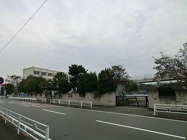 Primary school. 726m to Yokohama Municipal Honmoku Minami Elementary School