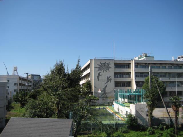 View photos from the dwelling unit. View from local (10 May 2013) A view from the shooting balcony. School is also nearby safe.