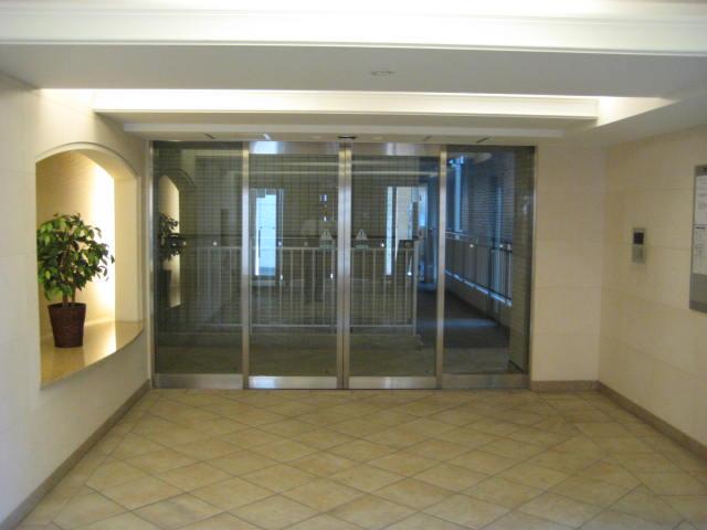 Entrance. Common areas Double Auto-lock.