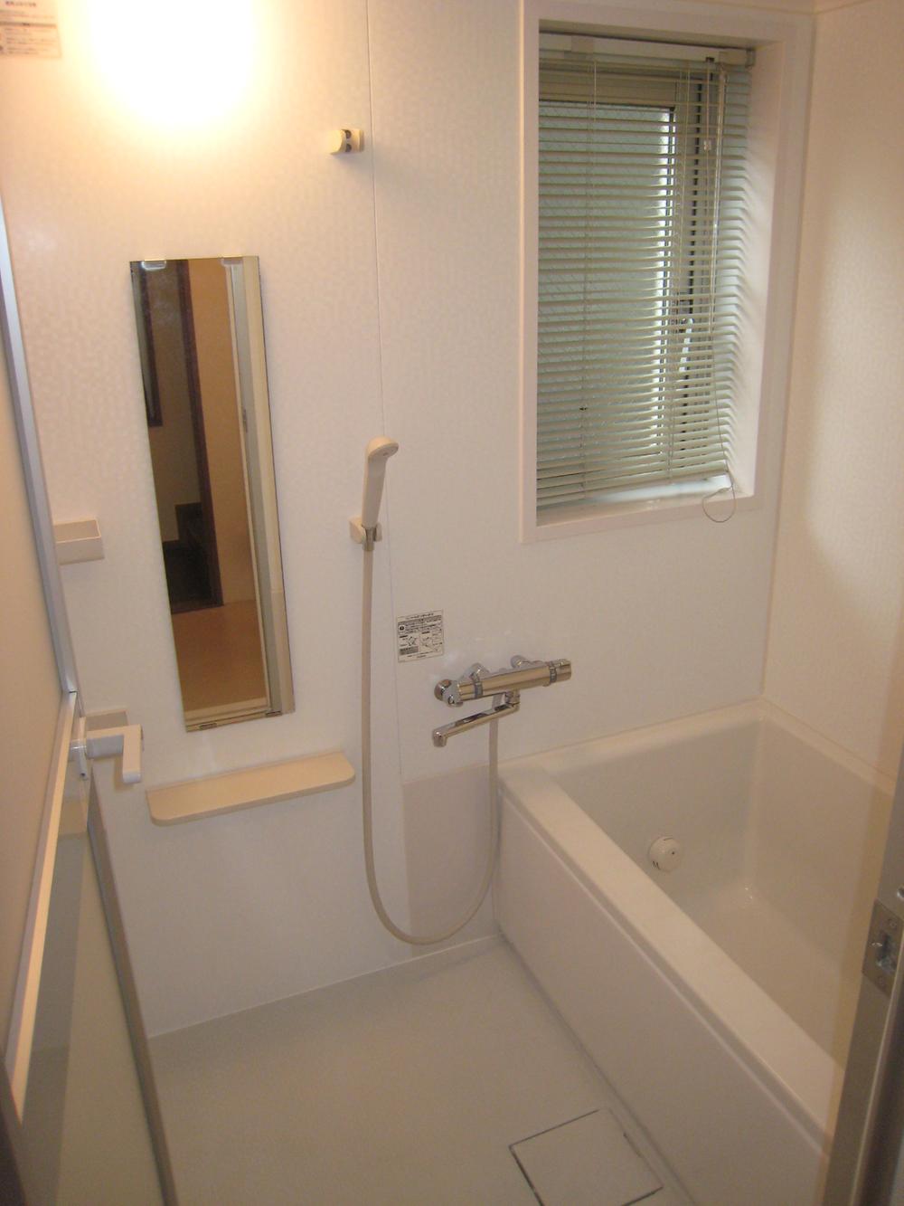 Bathroom. Bathroom with a clean sense of the white and the keynote is, Natural ventilation possible with windows.