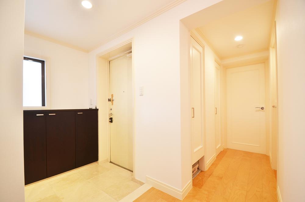 Entrance. Local (September 2013) Shooting