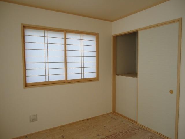 Non-living room. Second floor 5.5 tatami ・ There closet!