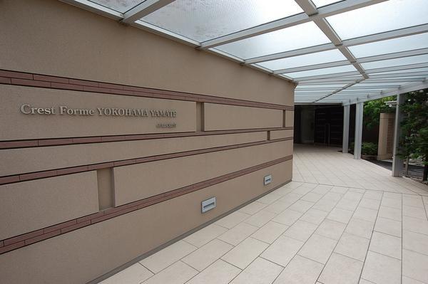 Entrance. Gold Crest subdivision of apartment, Emphasis on the hotel-like design of the design ・ Specification is attractive.