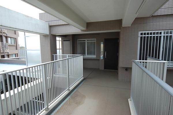 Entrance. Private highly entrance porch. Is attractive way of people eyes do not mind.