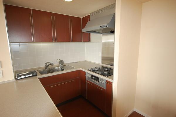 Kitchen. Easy-to-use kitchen with a counter. Storage It is also rich in your cooking will be fun.