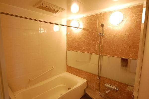 Bathroom. 1.25 Pledge's bathroom, Good even if I take a bath with your children, Good even at home alone, It is very wide settle space.