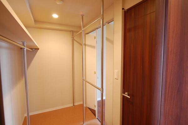 Receipt. 2.6 Pledge large walk-in closet of, Large storage space is attractive, which was built in Western-style 7 Pledge.