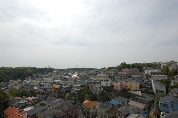 View photos from the dwelling unit. View from the balcony, Large panorama overlooking the Yamate. Warm wind will continue across the cheek from the south.