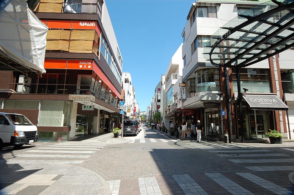 Other Environmental Photo. Motomachi Street until the shopping street 3000m Yokohama Chinatown shopping district of the different atmosphere (about 4000m). Crowded, even charming Sale. Photo before GOTIVA.