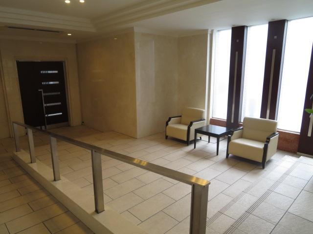 Entrance. Common areas