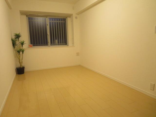 Non-living room. Indoor (11 May 2013) Shooting