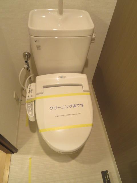 Toilet. Indoor (11 May 2013) Shooting