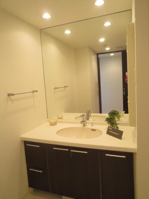 Wash basin, toilet. Indoor (11 May 2013) Shooting