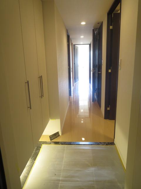 Entrance. Indoor (11 May 2013) Shooting