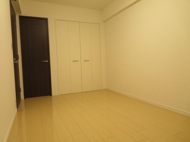 Non-living room. Indoor (11 May 2013) Shooting