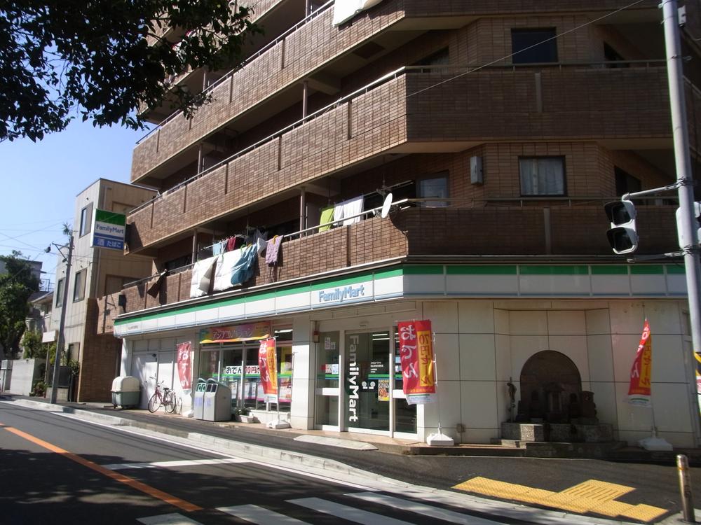 Convenience store. 749m to FamilyMart Matsuyama Honmokuosato the town shop