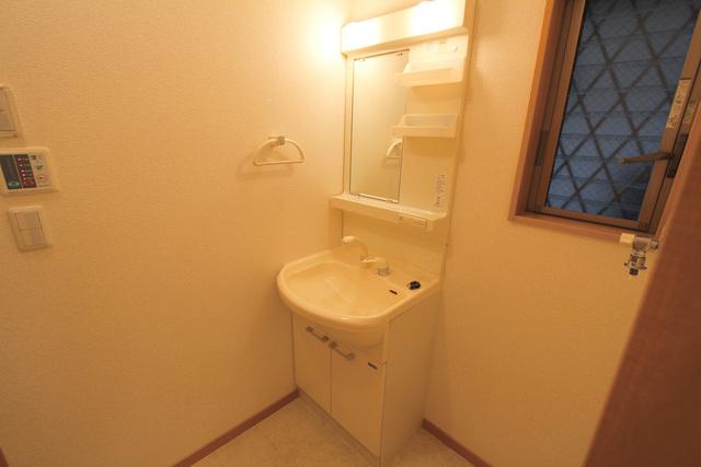 Wash basin, toilet