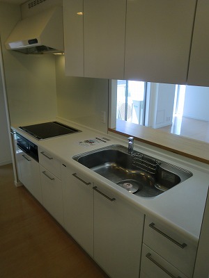 Kitchen. 3-burner stove ・ With grill ※ The photograph is a separate room