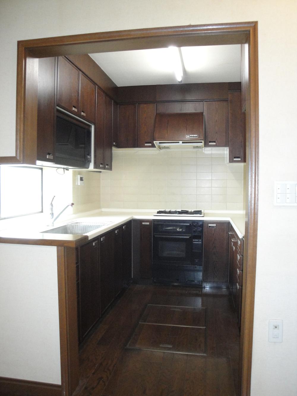 Kitchen. You can see the room. Please do not hesitate to contact us. (Local photo)