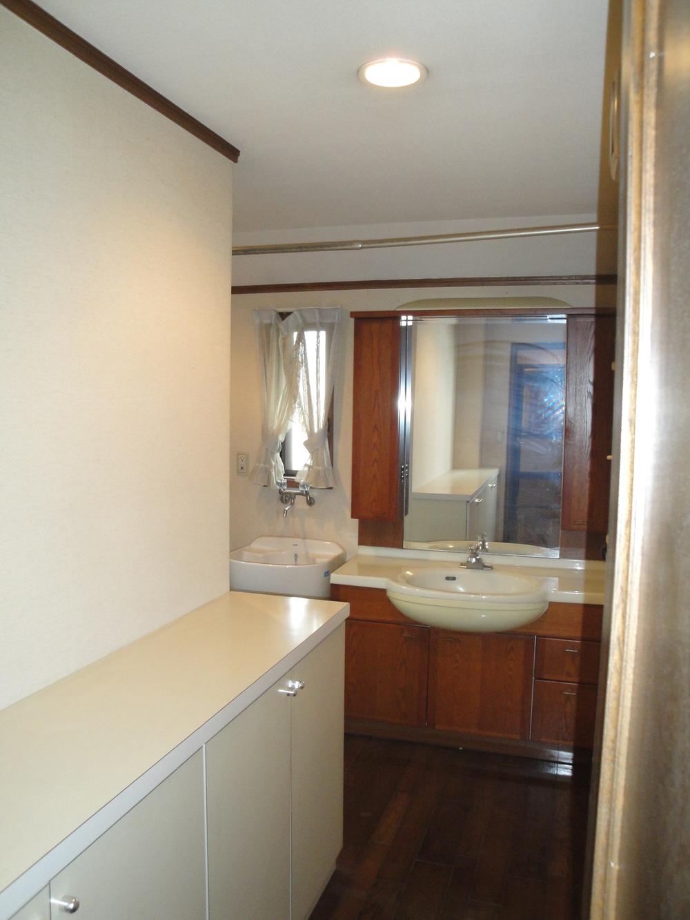 Wash basin, toilet. Local Photos