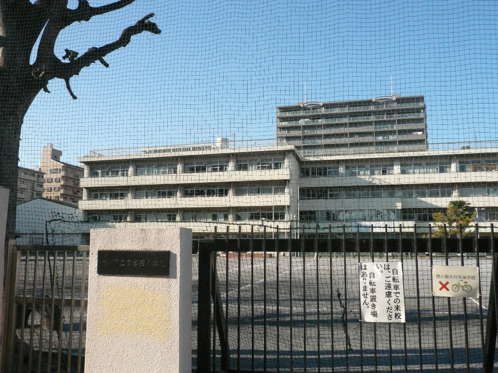 Primary school. Minamiyoshita 1000m up to elementary school (elementary school)