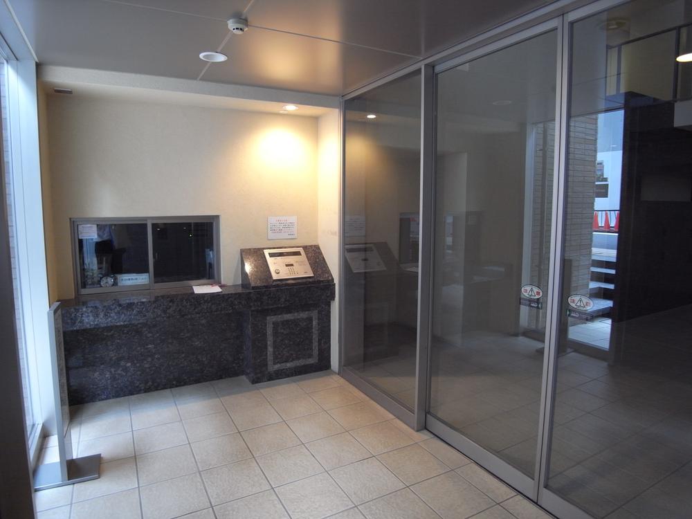 Entrance. Common areas