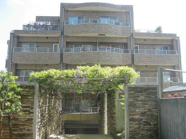 Local appearance photo. Local (August 2012) shooting