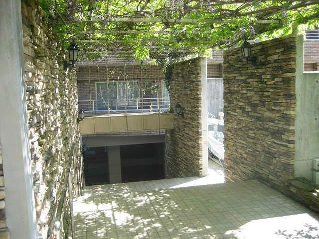 Entrance. Common areas