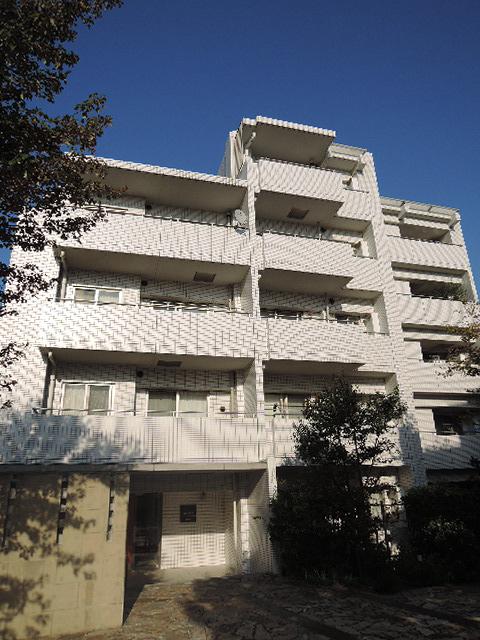 Local appearance photo. A quiet residential area ・ Located on a hill