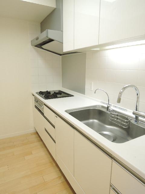 Kitchen. 3-neck with stove