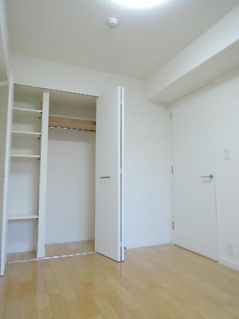 Non-living room. Closet there (5.5 quire Western-style)