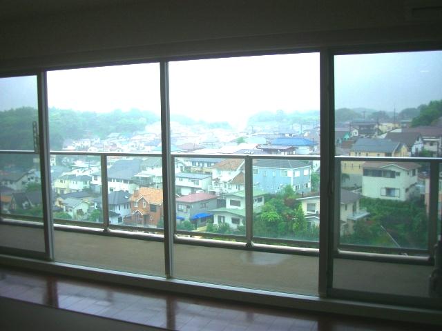 View photos from the dwelling unit. View from the living room (May 2013) Shooting