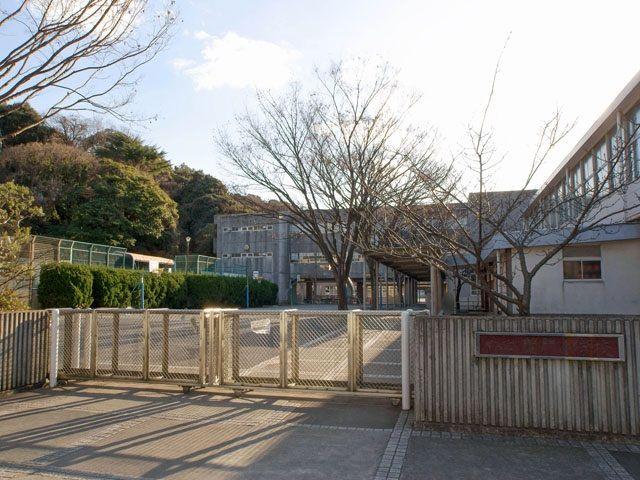 Primary school. 1100m up to elementary school in Yokohama Tatsuma Gate