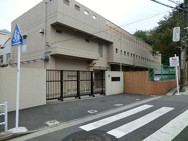 Primary school. 1040m to Yokohama Municipal Tateno Elementary School