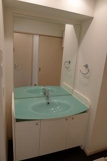 Wash basin, toilet. Indoor (12 May 2013) Shooting