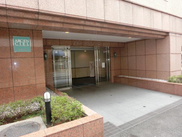 Entrance. Common areas