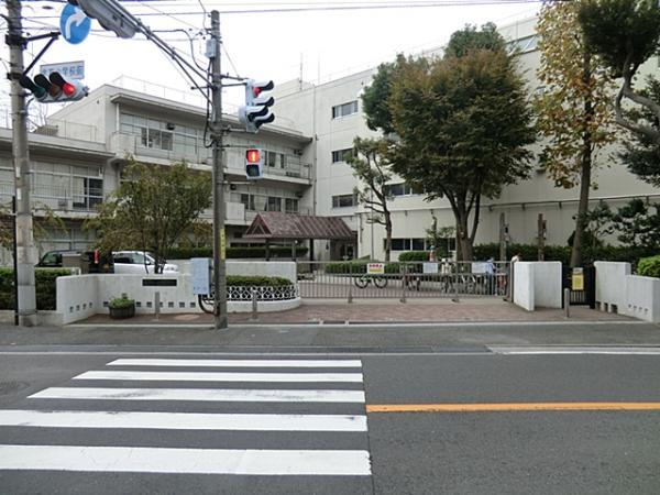 Primary school. 1200m to the north elementary school