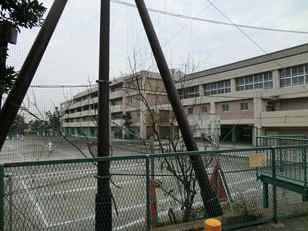 Junior high school. Nakaodai 800m until junior high school