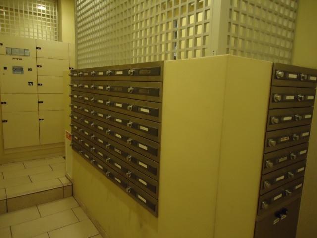 Other common areas. Mailboxes and home delivery box