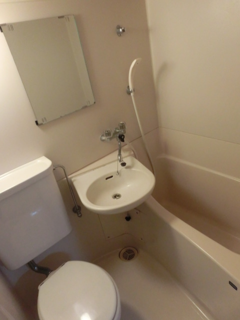 Bath. 3-point unit is.  ※ It is a photograph of another in Room. 