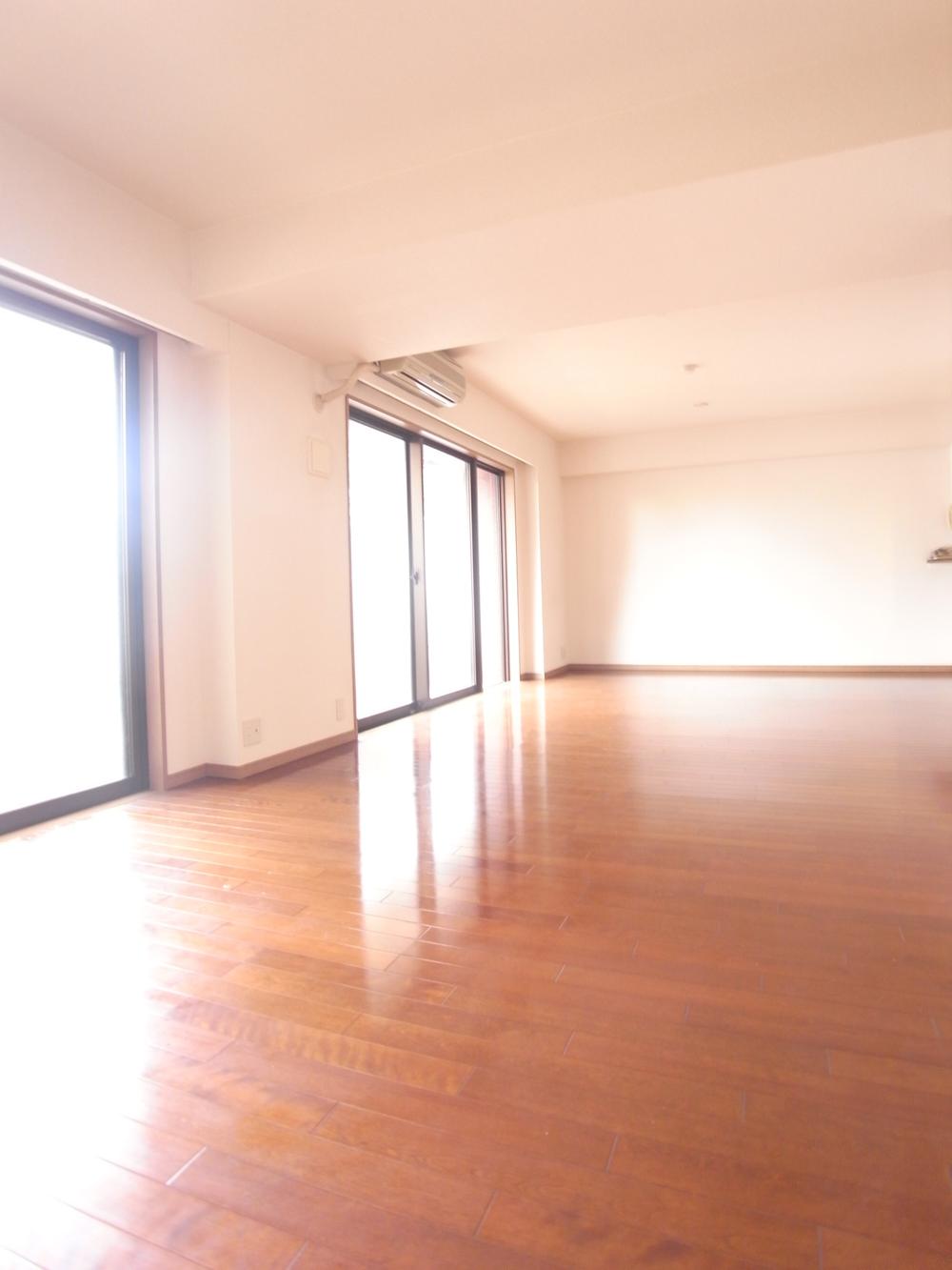 Living. Local (August 2013) Shooting