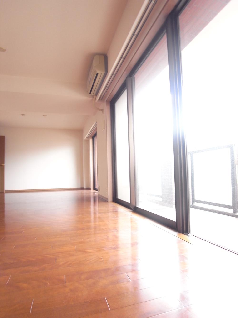 Living. Local (August 2013) Shooting