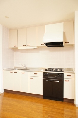 Kitchen. Cooking a breeze in a wide system kitchen width