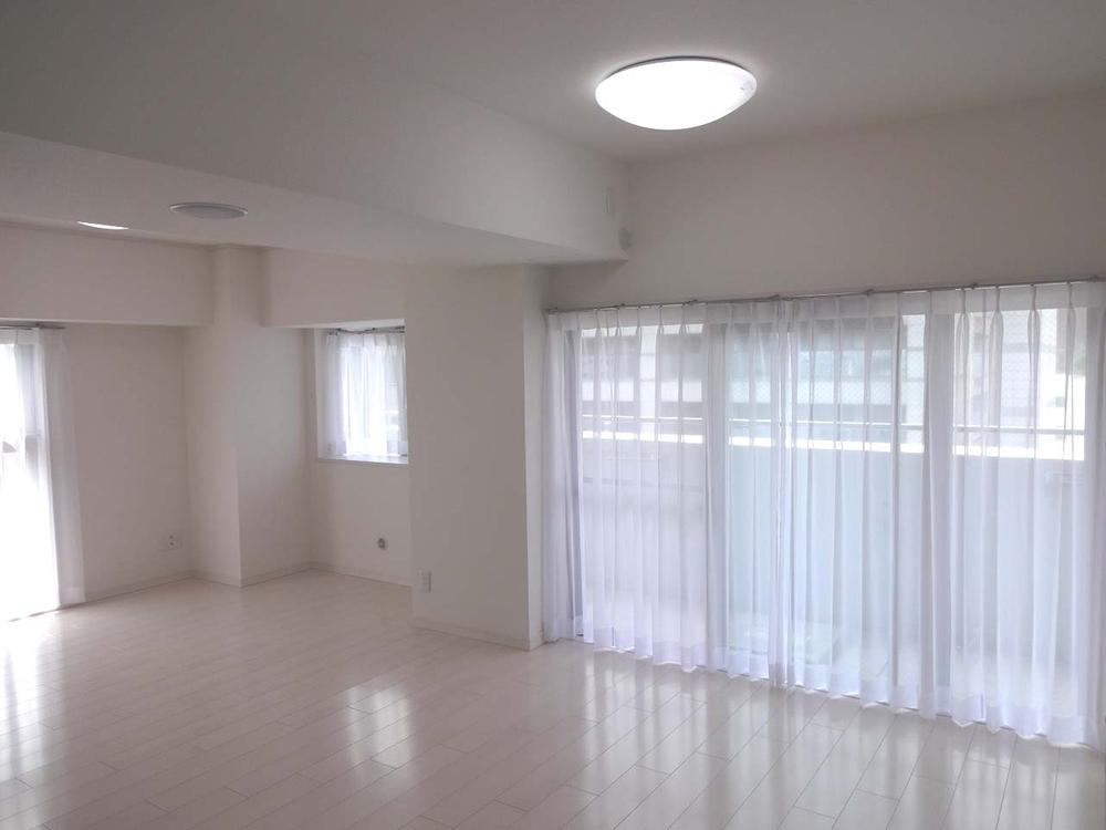 Living. 18.5 Pledge of spacious living